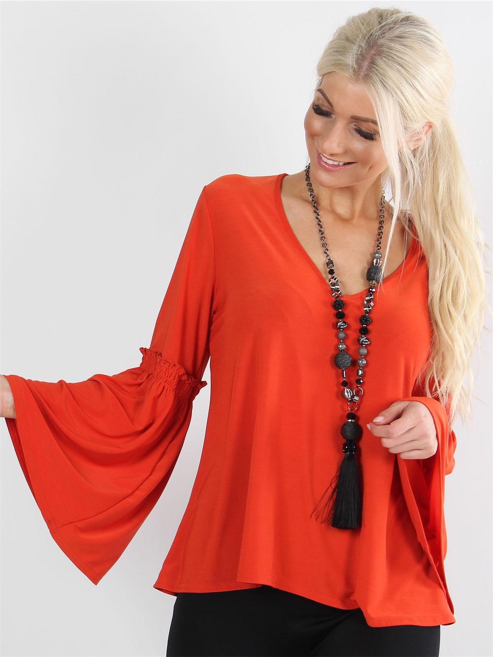 Alba - Sort bluse med vidde ærmer og v-udskæring